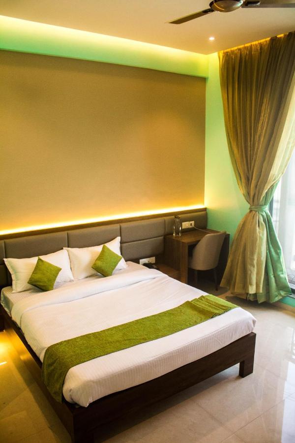 Hotel Seven Oaks Navi Mumbai Exterior foto